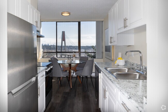 1BR, 1BA - 625SF - Kitchen - Skyline Towers