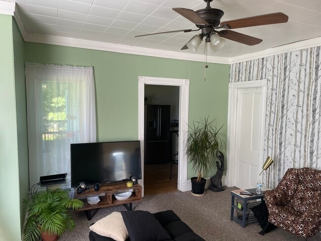 Building Photo - 121 N 8th St Unit 121 N 8th St Upper