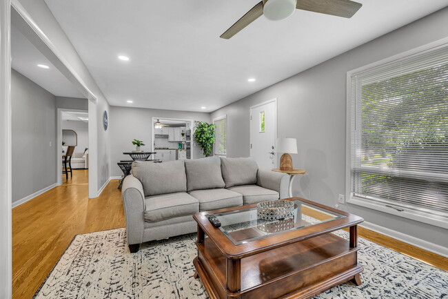 Photo - 518 Twin Oak Dr