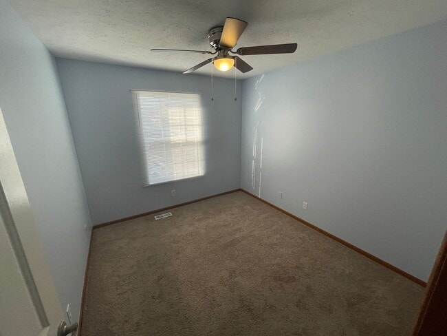 Photo - Spacious Home!!