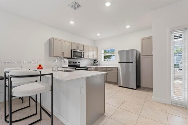 Photo - 377 NW 1st St