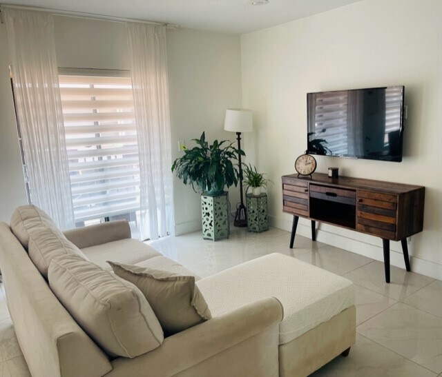 Photo - 2997 Bridgeport Ave