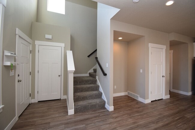 Photo - Charming 4 bed Sandy Home, with HOA in Fantastic Location!!!