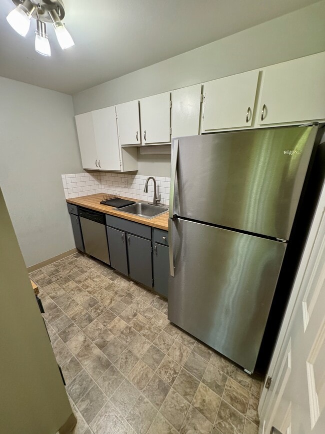 Photo - 400 Rencliffe Apartments Unit 303