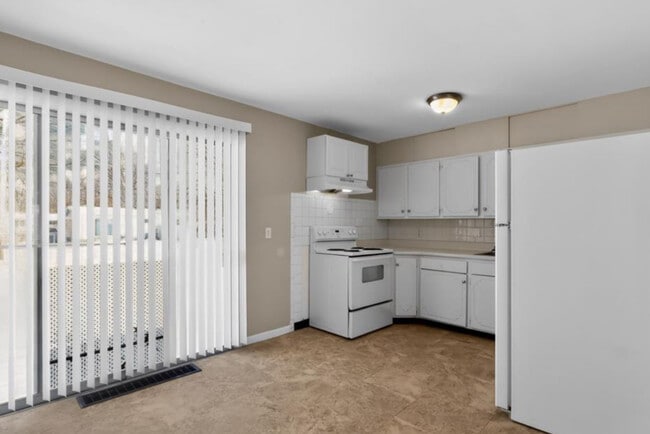 Photo - 296 Meadowcrest Dr