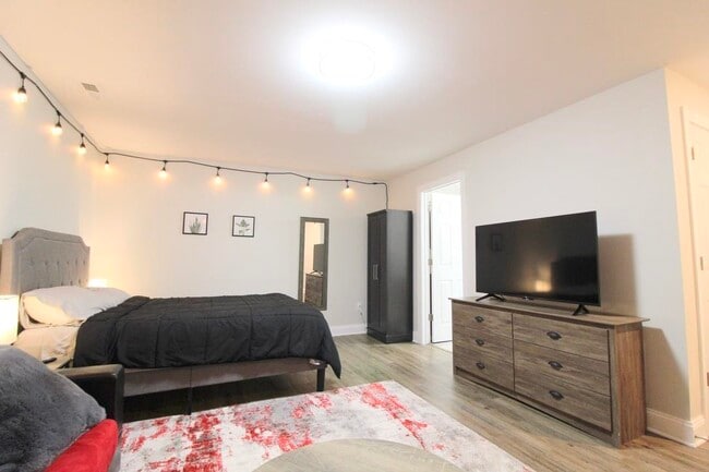 Photo - 2222 Deyerle Ave