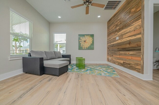 109 Mirage Ln