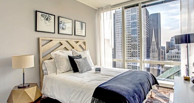 Photo - 107 W Wacker Dr