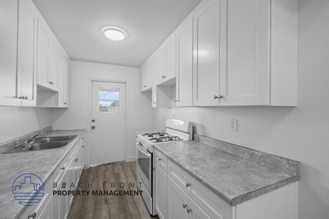1375 Temple Ave. - 1375 Temple Ave. Apartments
