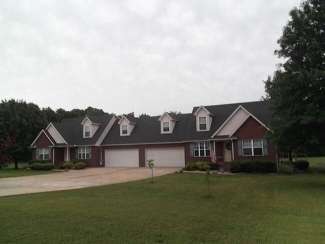 Building Photo - Rogers - Plentywood Unit Rogers - Plentywood