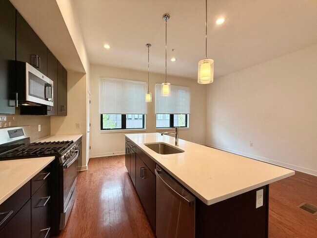 Photo - 4589 Riverside Way