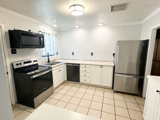 Photo - 2006 Bedford Dr