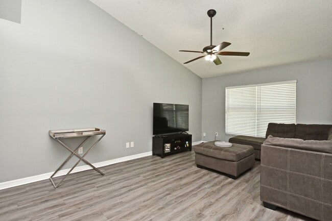 Photo - Charming 3/2 home 32825