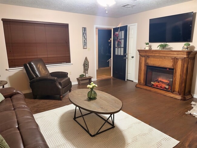 Photo - 109 Teena Ln