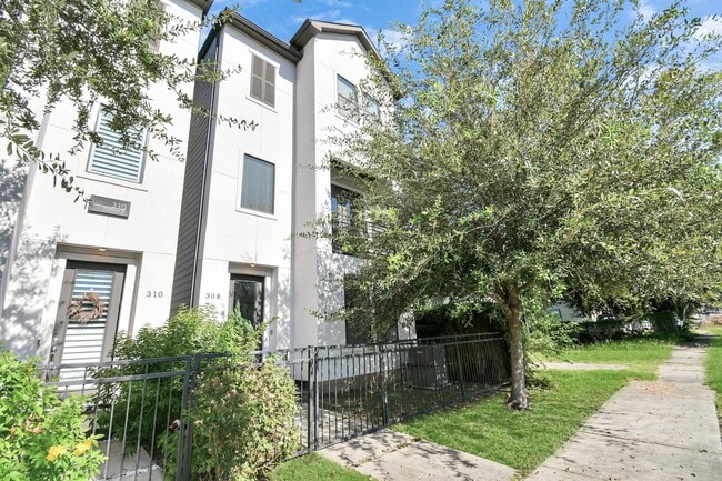 Photo - 308 Palmer St
