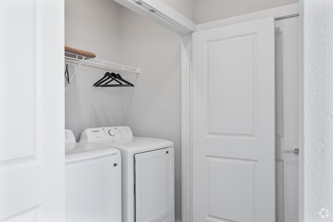 2BR, 2BA - 1,174SF - Laundry