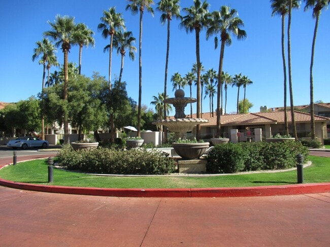 Building Photo - Single Level Townhome in Scottsdale!