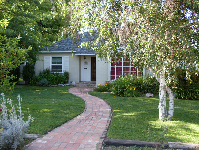 Front House - 11575 Blix St Unit Private Guest House