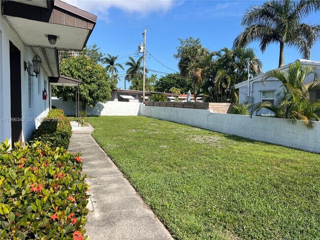 Photo - 809 NE 2nd St Unit 2