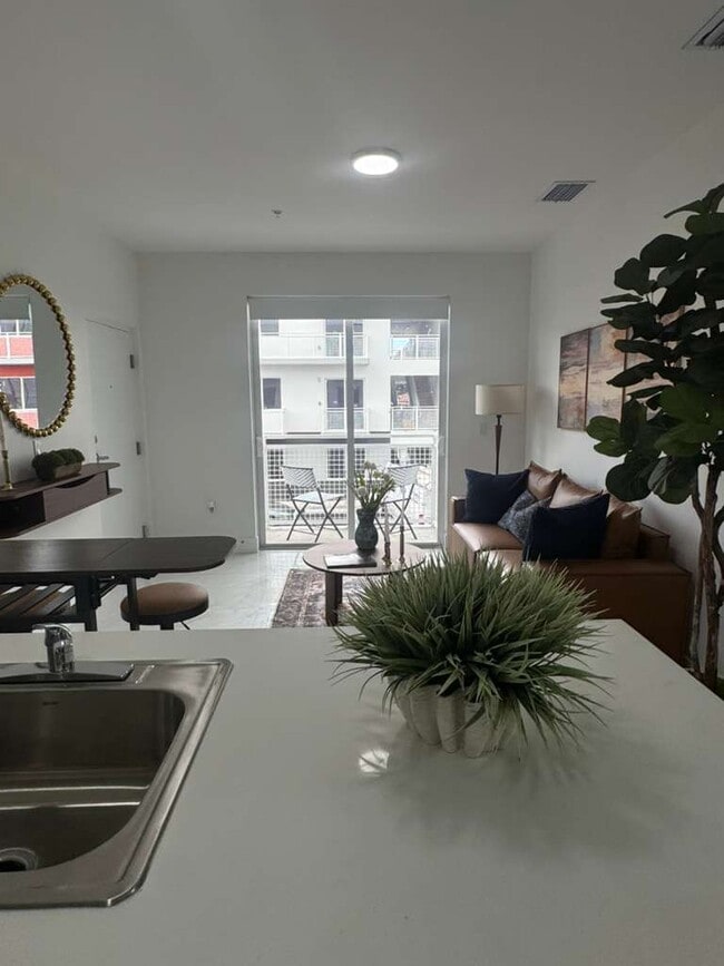 Photo - 1042 W 66th St Unit B1