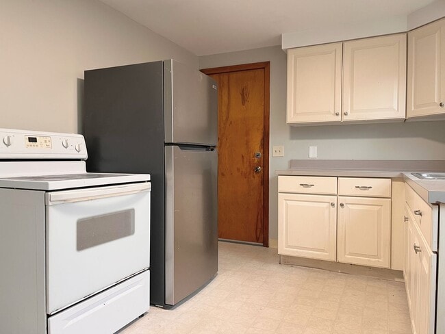 Photo - 424 Springville Ave Unit Lower