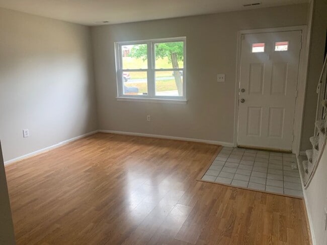 Photo - 3 Bedroom Townhome - Glen Burnie