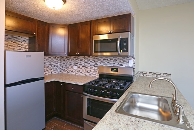 1BR, 1BA - Kitchen