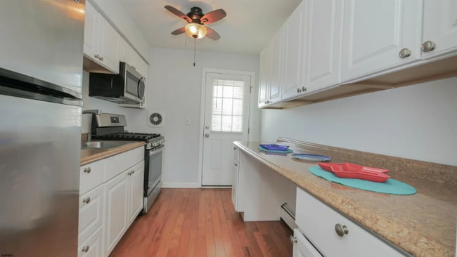 Photo - 3563 Bay Ave