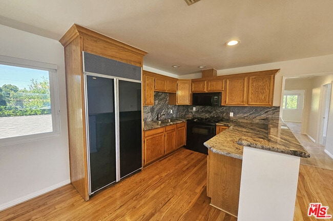 Photo - 22040 Wyandotte St