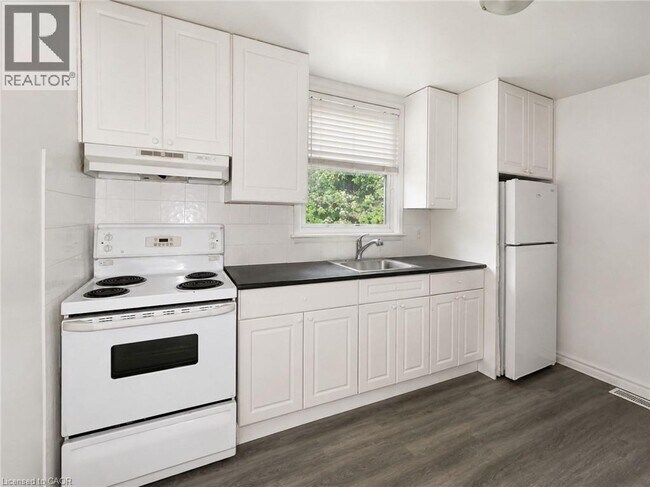 Photo - 83 E 41st St