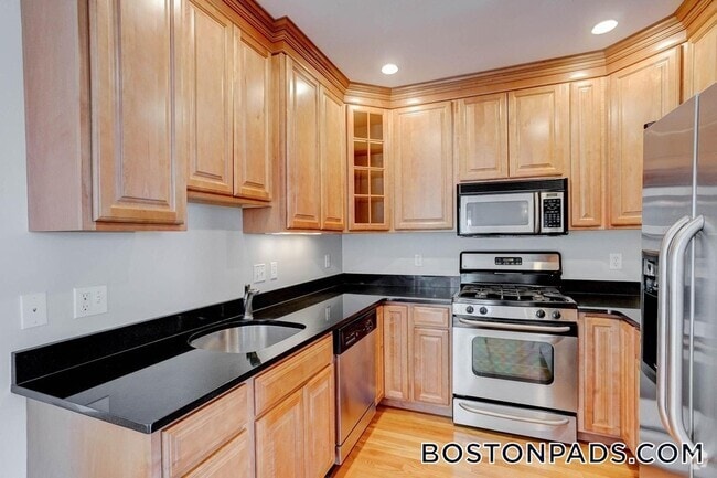Building Photo - 168 W 9th St Rental