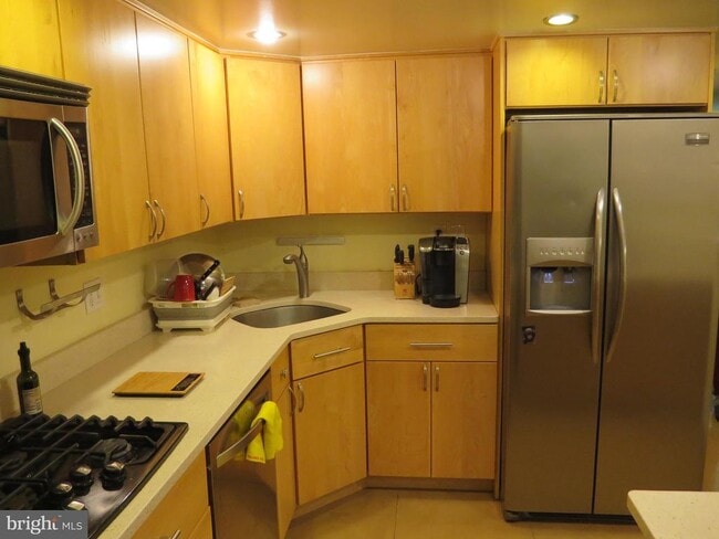 Building Photo - 1413 Northgate Square Unit 1C