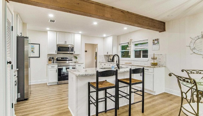 Photo - 814 W Gonzalez St