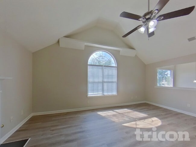 Photo - 868 Asbury Way