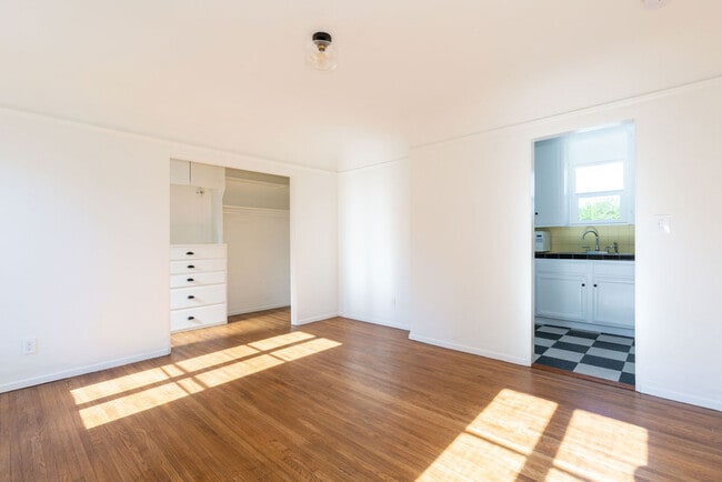 Espacio principal del estudio - 4117 Edenhurst Ave Unidad 4119