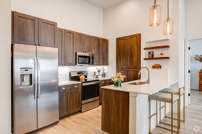 2 BR, 2 BA - 1010 SF