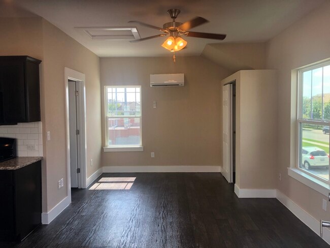 Photo - 819 Morrow St