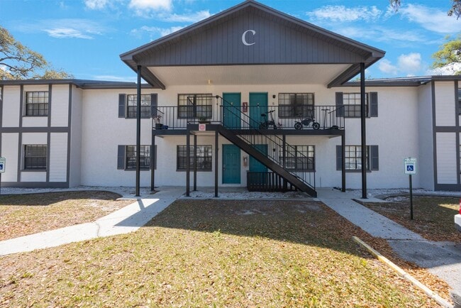 Building Photo - The Oaks at Safety Harbor 3 bedroom 2 bath Unit C1