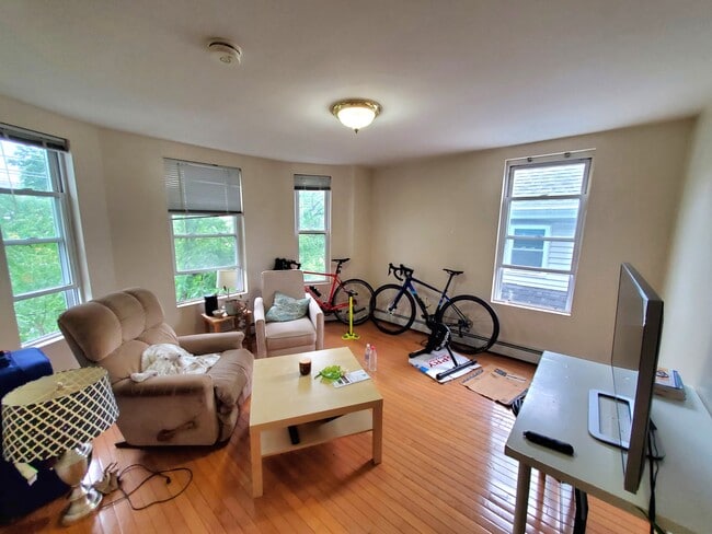 Building Photo - 281 Pearl St Unit 3L Rental