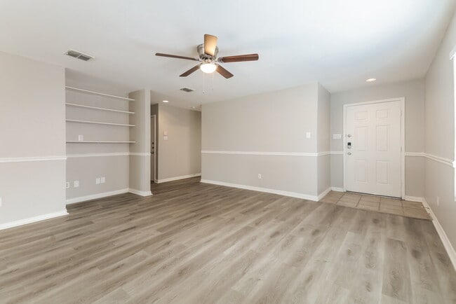 Photo - 725 Orchid Blvd