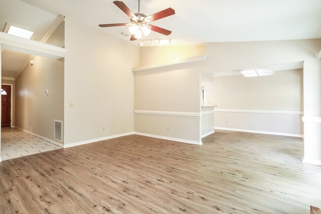 Photo - 2232 Alderney Ct