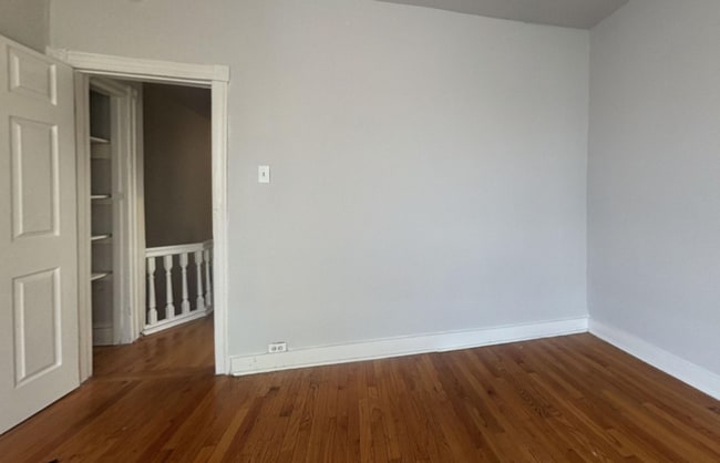 Photo - 5637 Lansdowne Ave