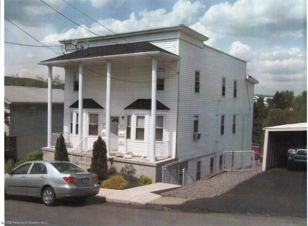 Photo - 1320-1322 W Locust St Apartments