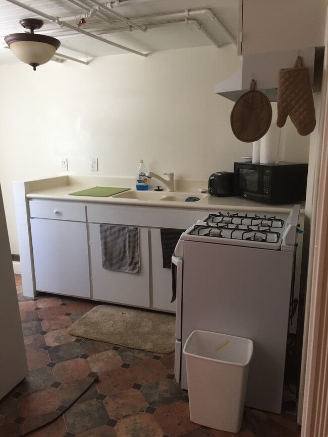Photo - 344 Dela Vina Ave Unit B