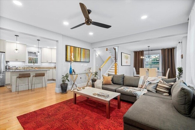 Photo - 165 Taylor St