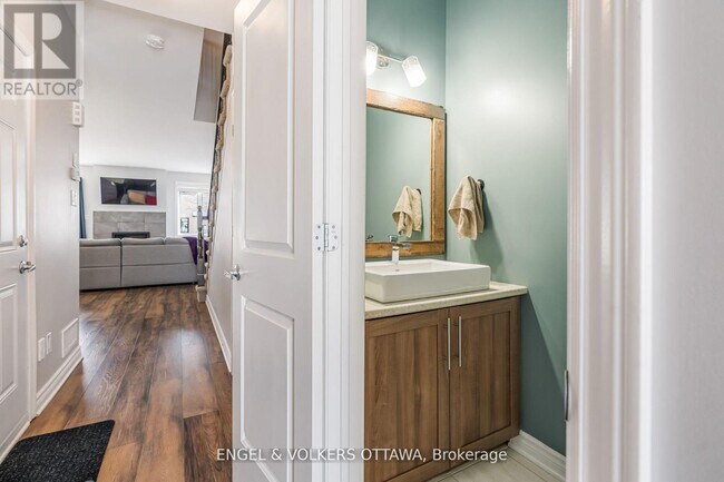 Photo - 284 Munro St