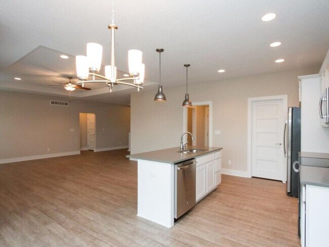 Photo - Elm St Villas