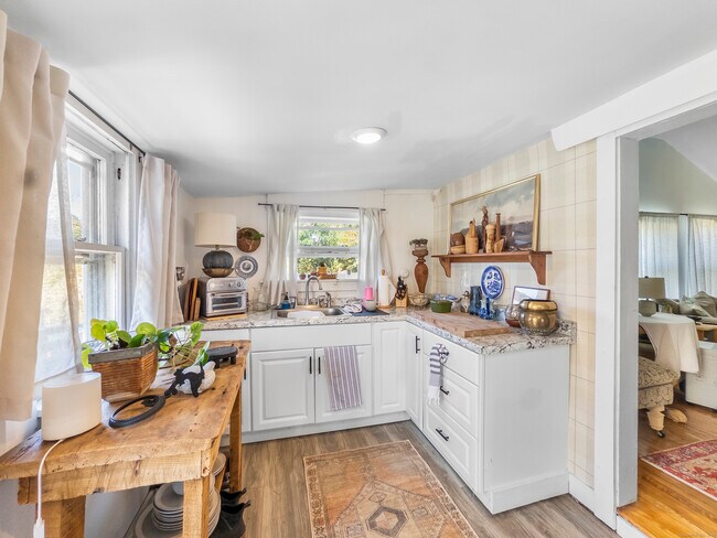 Photo - 944 Totoket Rd