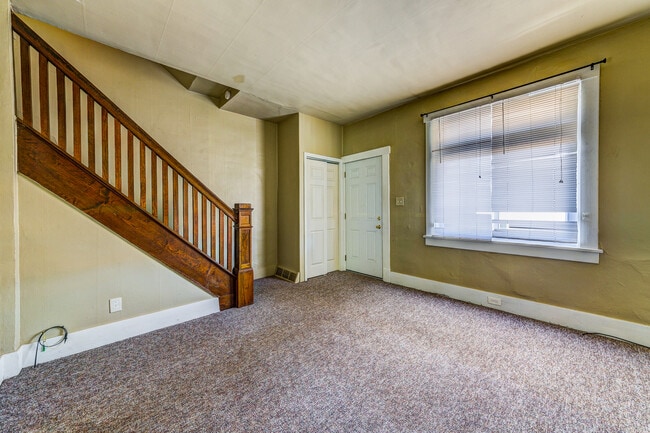 Photo - AVAILABLE JUNE 2026 - Traditional 2 Bedroom Home in Mt Washington!