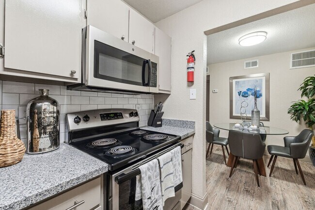 Photo - 10751 Meadowglen Ln Unit Kate